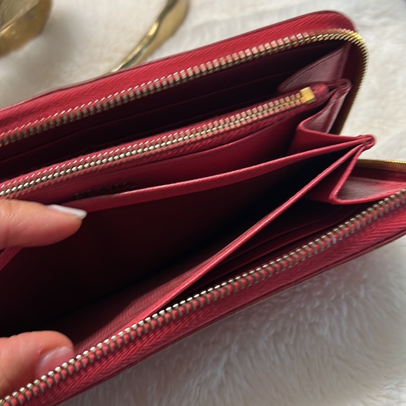 Low start, PRADA Pink Safiano Leather Zip Around wallet EUC - Picture 5 of 8